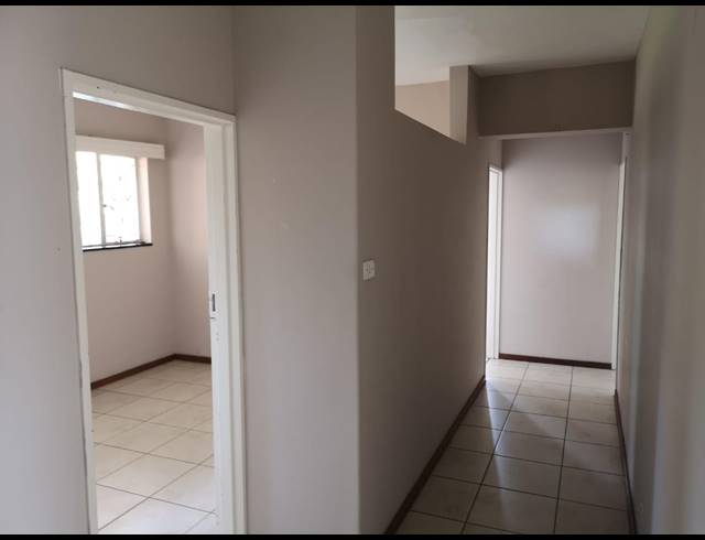 3 BEDROOM APARTMENT RENTED IN CLARENDON